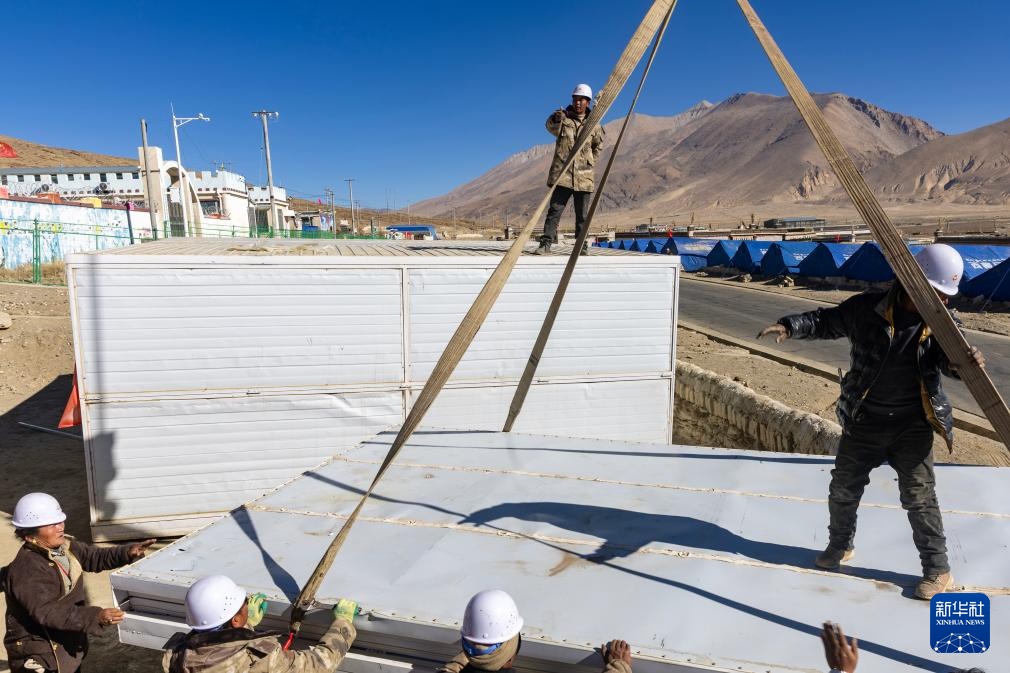 定日县6.8级地震丨萨迦县地震灾区建设首批板房