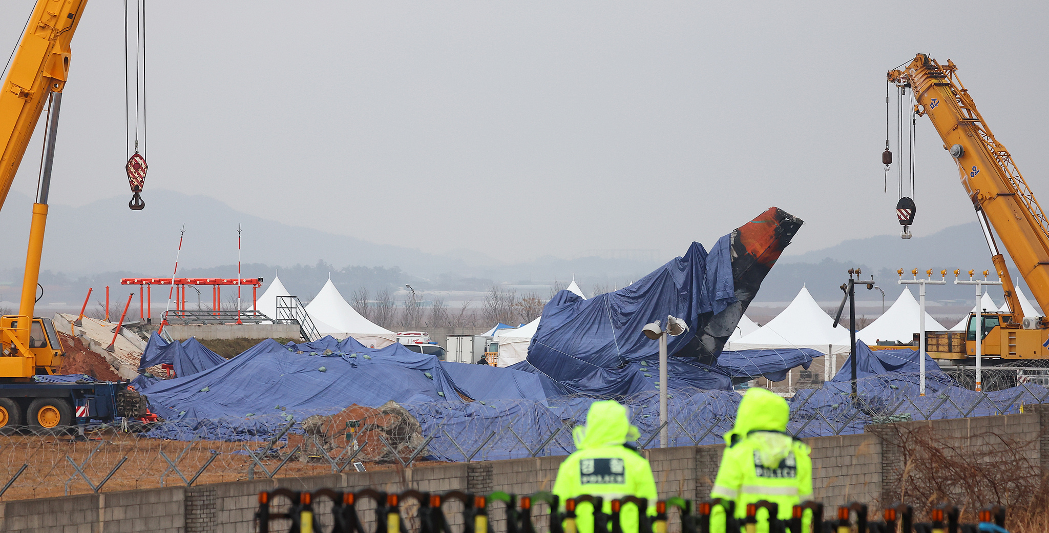 撞混凝土设施前4分钟，韩国失事客机“黑匣子”停录