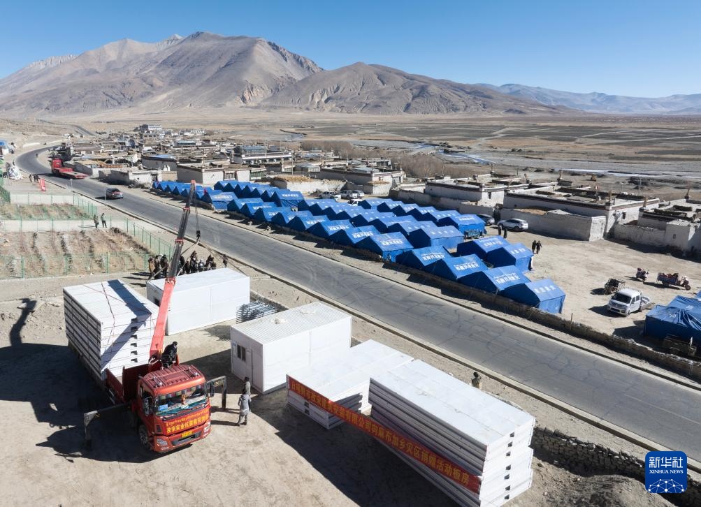 定日县6.8级地震丨萨迦县地震灾区建设首批板房