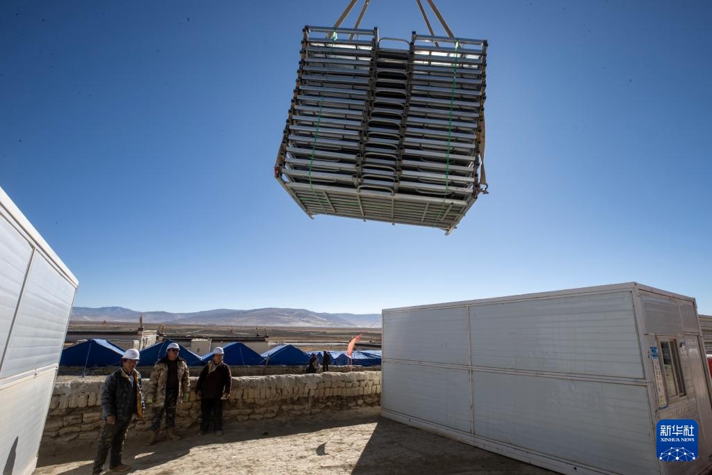 定日县6.8级地震丨萨迦县地震灾区建设首批板房