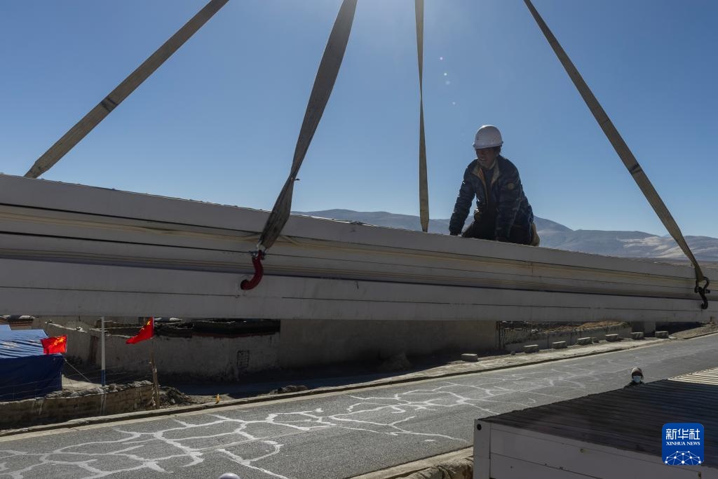 定日县6.8级地震丨萨迦县地震灾区建设首批板房