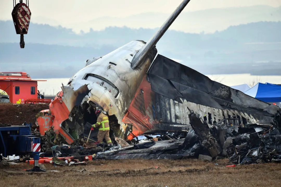 撞毁前4分钟停止记录!黑匣子怎么了? 撞毁前4分钟停止记录!黑匣子怎么了?