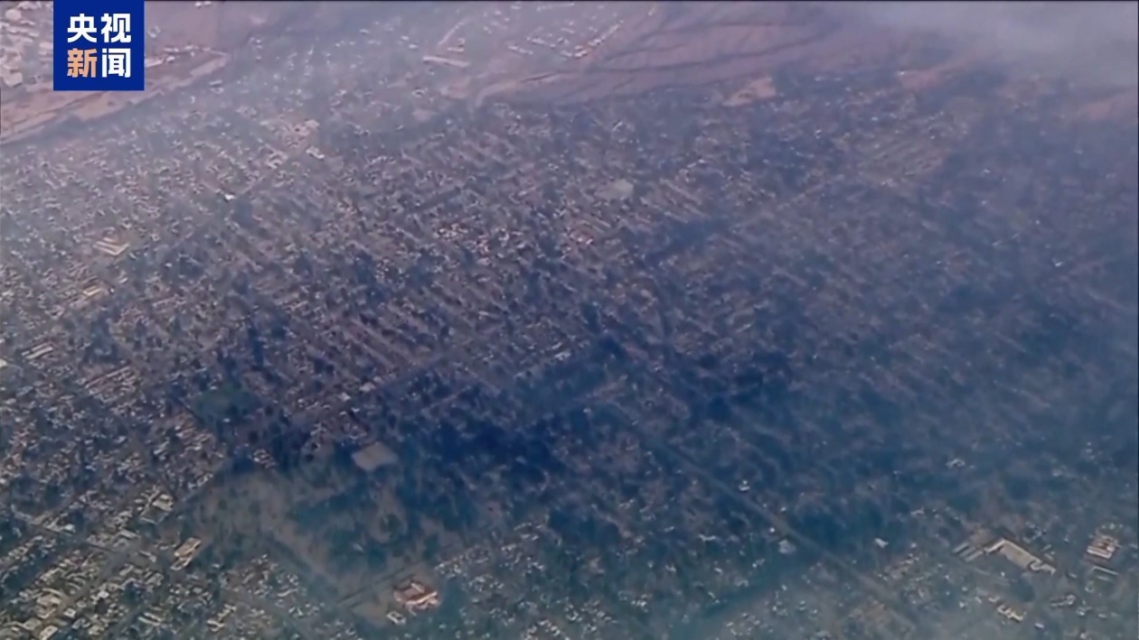 山火肆虐 还有人“趁火打劫” 美国加州多地实施宵禁 山火肆虐 还有人“趁火打劫” 美国加州多地实施宵禁