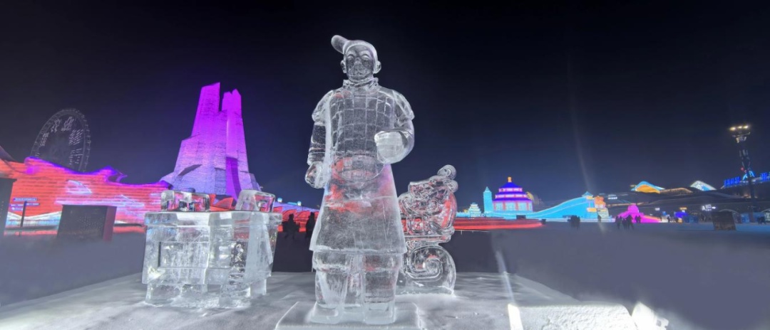 “冰”马俑“穿越”到冰雪大世界，威风凛凛、栩栩如生！