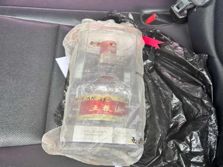 专偷婚宴上的高档白酒！男子被浙江海宁警方刑拘