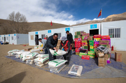 震区安置点的暖意瞬间 震区安置点的暖意瞬间