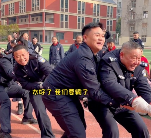 “史上最难”拔河比赛！一边“不服输”，另一边“不敢赢”
