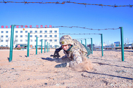 帅！武警冬日练兵大片感拉满