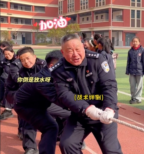 “史上最难”拔河比赛！一边“不服输”，另一边“不敢赢”