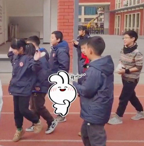 “史上最难”拔河比赛！一边“不服输”，另一边“不敢赢”