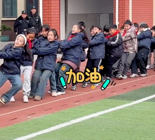 “史上最难”拔河比赛！一边“不服输”，另一边“不敢赢”