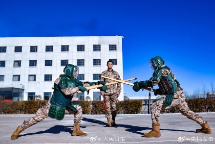 帅！武警冬日练兵大片感拉满