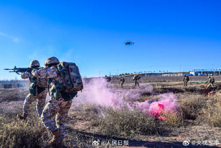 帅！武警冬日练兵大片感拉满