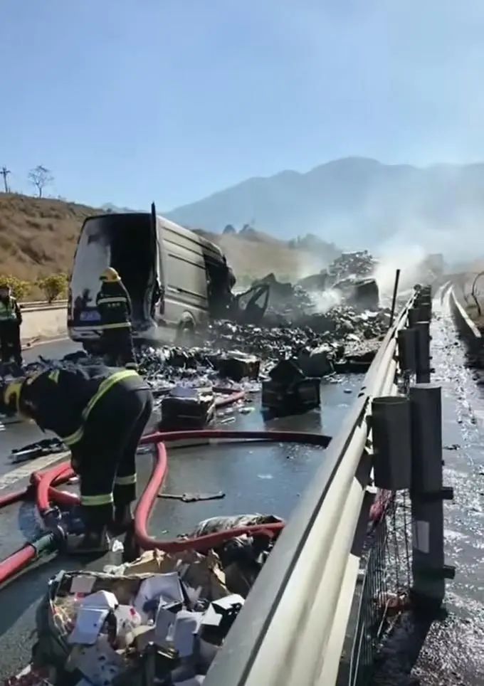 两车追尾致“除草剂”泄漏到河面，广东一地通报：得到有效控制