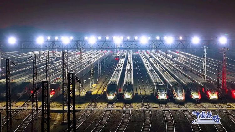 一排全是复兴号！这样的超级停车场你见过吗？