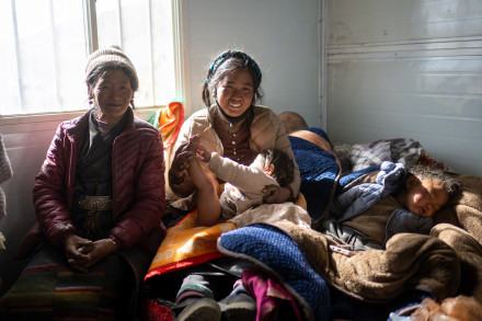 震区安置点的暖意瞬间 震区安置点的暖意瞬间