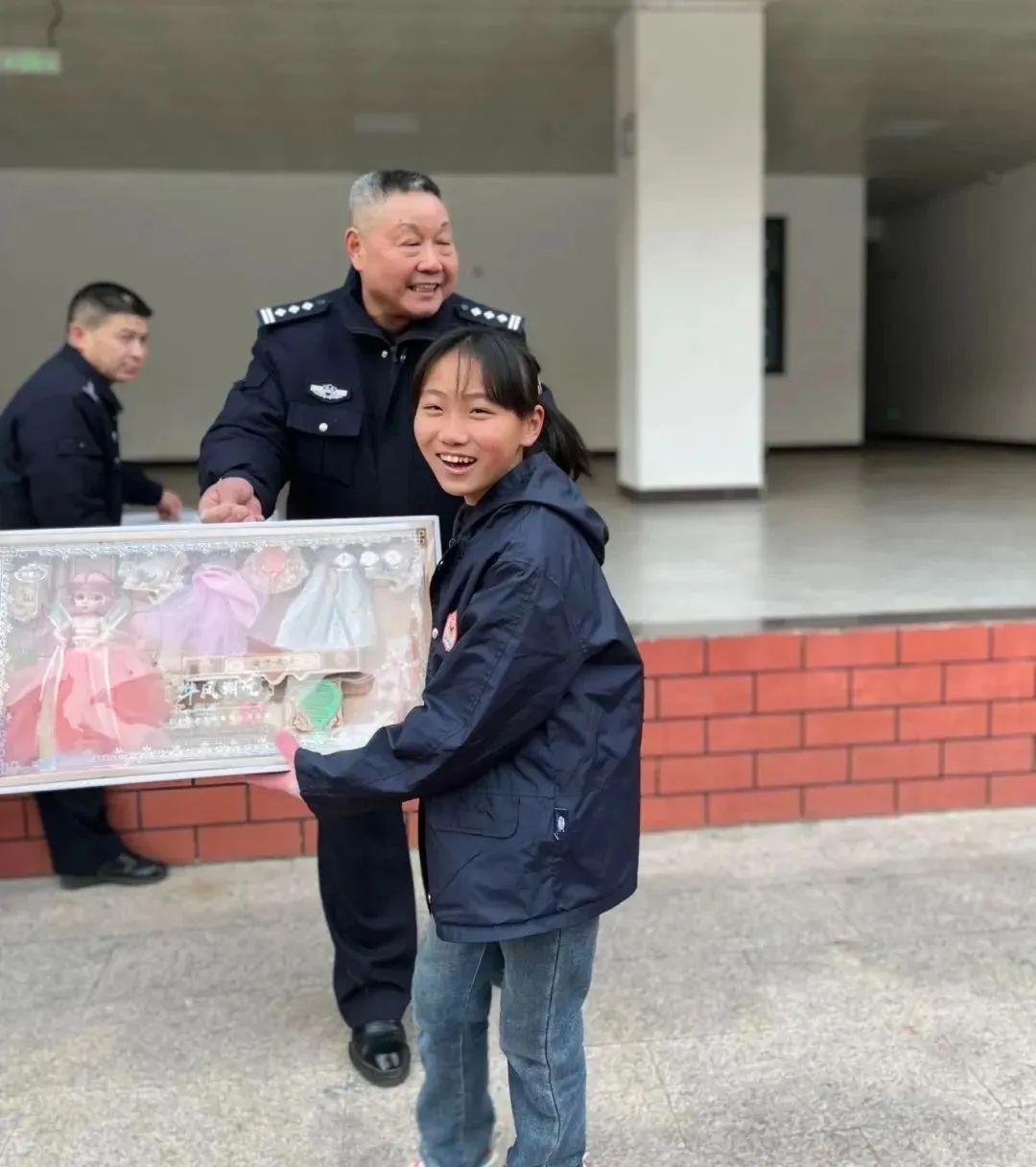 “史上最难”拔河比赛！一边“不服输”，另一边“不敢赢”