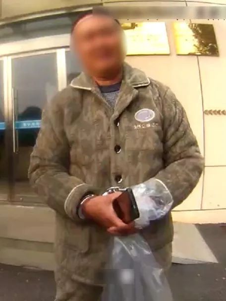 海宁两名货车司机开“斗气车”被警方拘留! 海宁两名货车司机开“斗气车”被警方拘留!