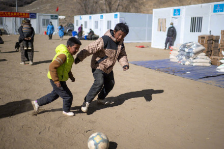 震区安置点的暖意瞬间 震区安置点的暖意瞬间