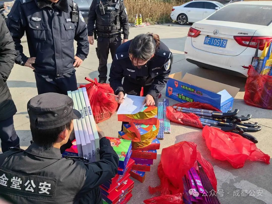 已有56人被拘!成都这些区域,禁止燃放烟花爆竹→ 已有56人被拘!成都这些区域,禁止燃放烟花爆竹→