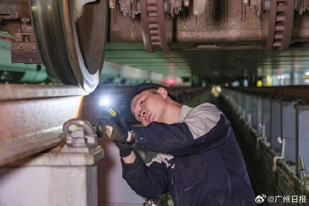 今日开售年廿八火车票，广州南站春运高峰期将启用48条安检通道保障进站