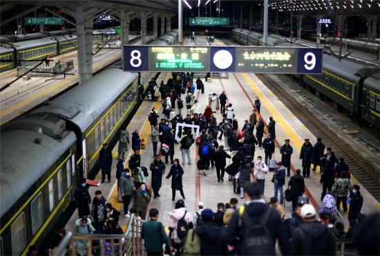 正式启动！北京地区春运首趟始发列车发车