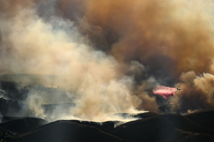 英媒:洛杉矶山火引发“超毒性”肺损担忧 英媒:洛杉矶山火引发“超毒性”肺损担忧