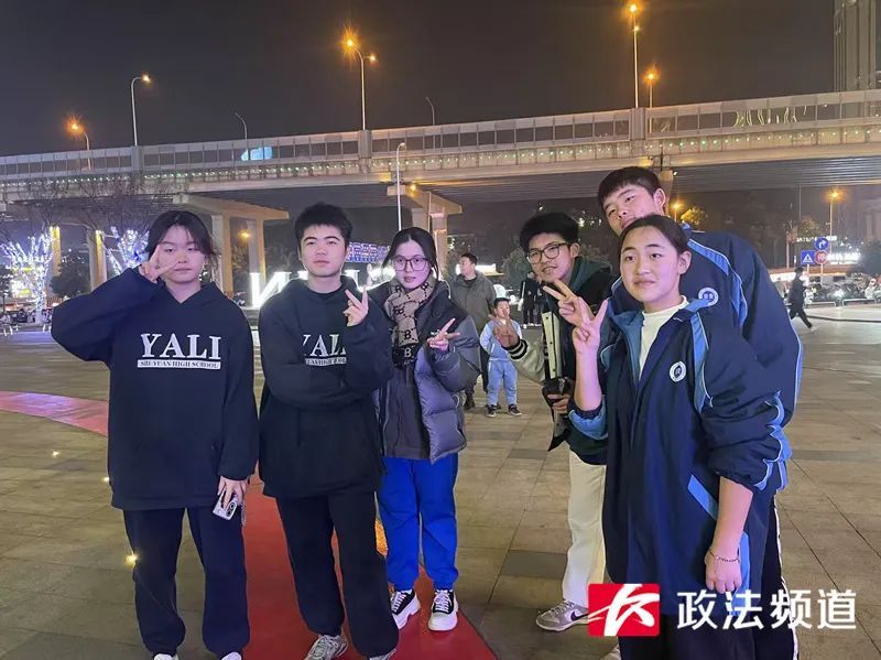 学弟患白血病，长沙6名高中生寒冬街头唱歌筹款