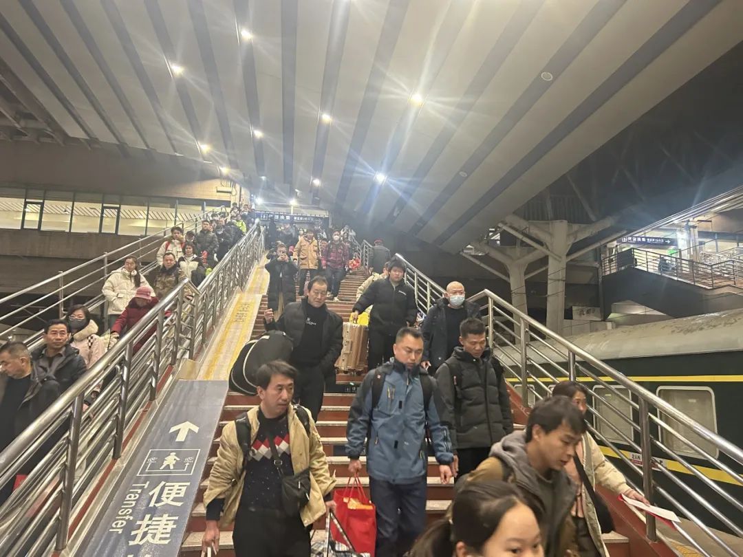 春运开启！北京首趟列车凌晨开出