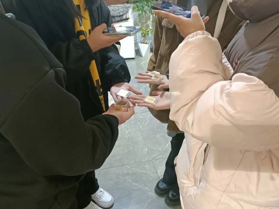 近期爆火！0.2克卖580元！网友：扎心了但还是忍不住……