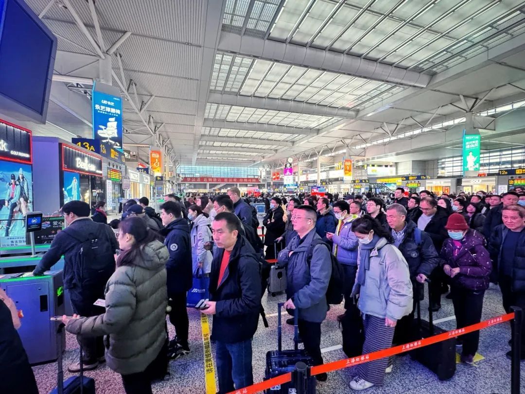 春运首日,铁路上海站预计发送旅客36万人次!今年春运首趟临客列车今晨发车 春运首日,铁路上海站预计发送旅客36万人次!今年春运首趟临客列车今晨发车