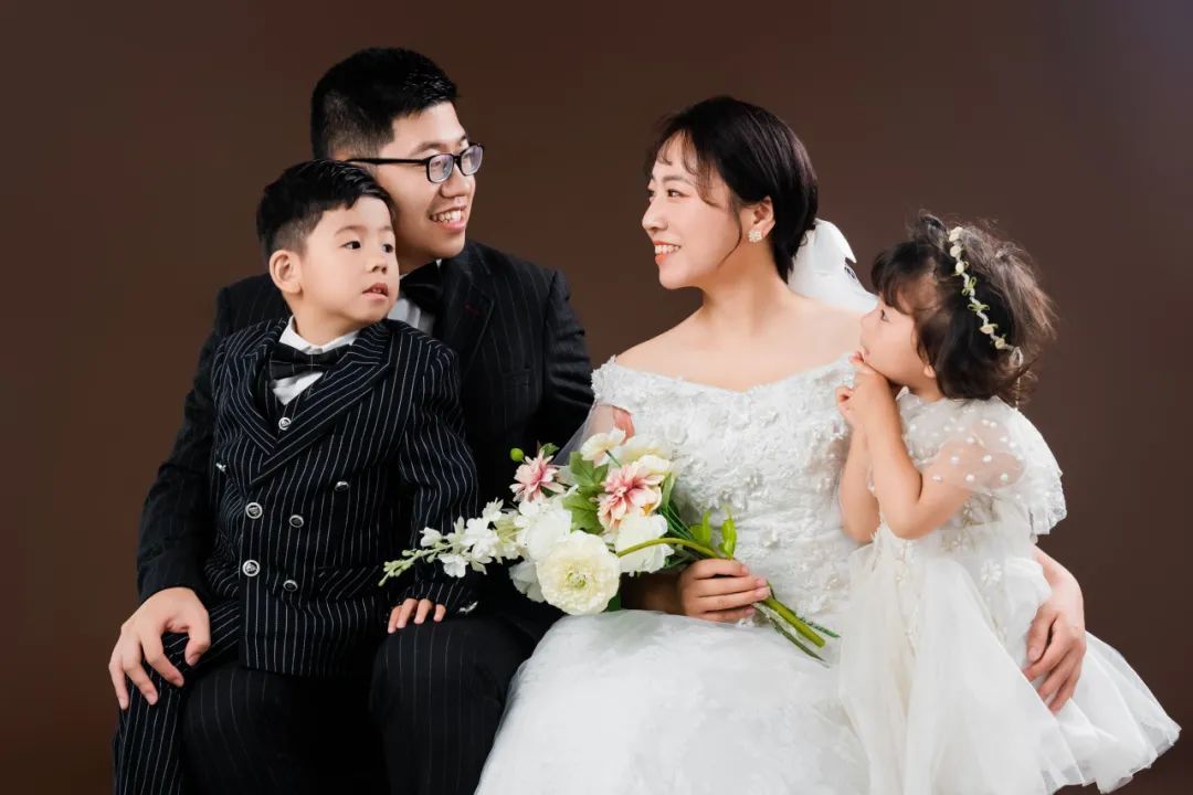 前方高甜！同单位的“学霸”夫妻，双双走上新岗位