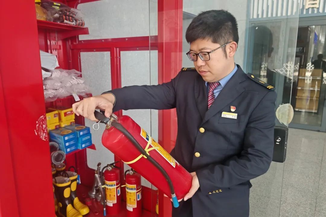 前方高甜！同单位的“学霸”夫妻，双双走上新岗位