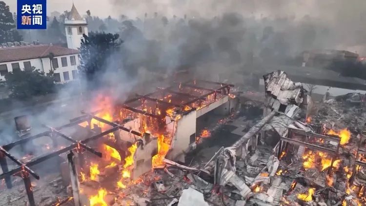 烧了7天还未扑灭，林地一片灰黑色，加州山火起因线索浮出水面