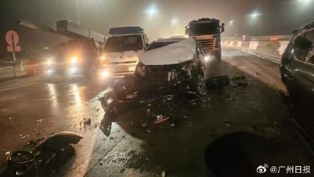 韩国85分钟内发生18起撞车事故 涉百余车辆,有人重伤 韩国85分钟内发生18起撞车事故 涉百余车辆,有人重伤