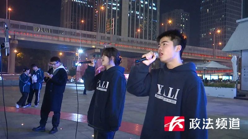 学弟患白血病，长沙6名高中生寒冬街头唱歌筹款