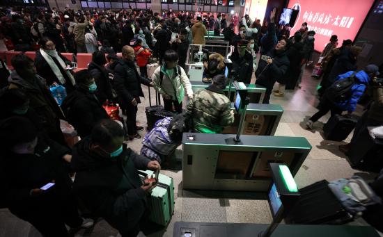 正式启动！北京地区春运首趟始发列车发车