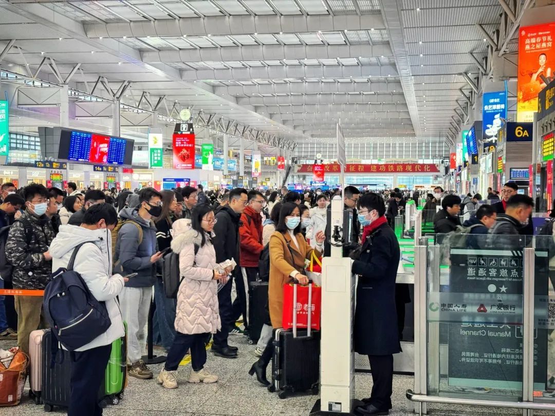 春运首日,铁路上海站预计发送旅客36万人次!今年春运首趟临客列车今晨发车 春运首日,铁路上海站预计发送旅客36万人次!今年春运首趟临客列车今晨发车