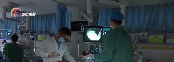 小心这种新上市的水果!吃多会恶心、胃胀、胃痛,严重可能要去洗胃...... 小心这种新上市的水果!吃多会恶心、胃胀、胃痛,严重可能要去洗胃......