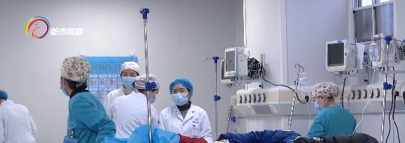 小心这种新上市的水果!吃多会恶心、胃胀、胃痛,严重可能要去洗胃...... 小心这种新上市的水果!吃多会恶心、胃胀、胃痛,严重可能要去洗胃......