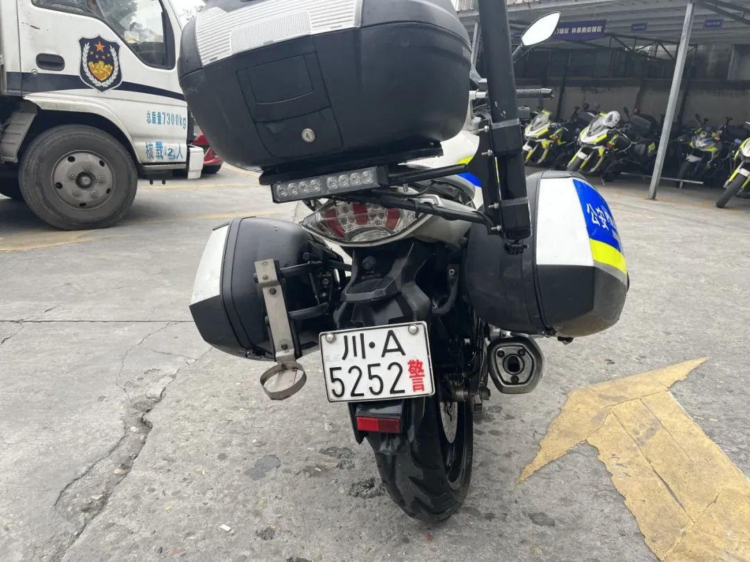 27岁辅警牺牲在酒驾查处一线，孩子刚满百天