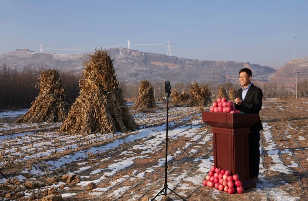 小伙伦敦腔给土特产开“发布会”