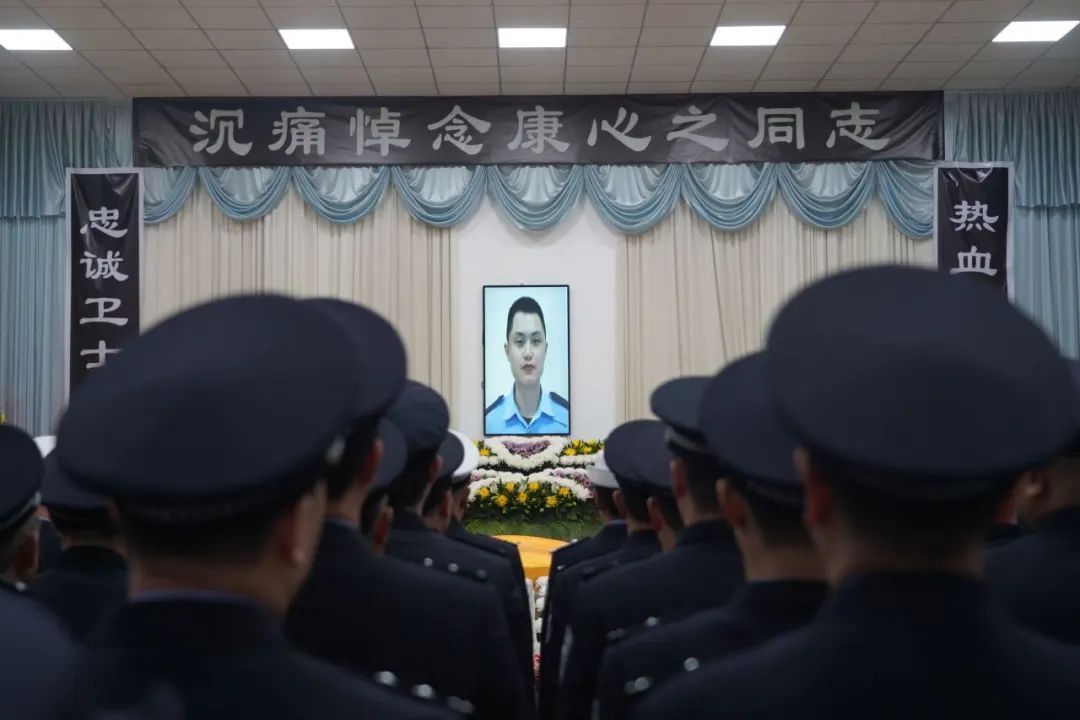 痛心！27岁辅警被逃逸车辆拖行不幸牺牲