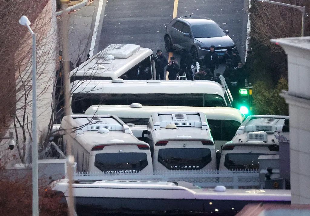 最新！尹锡悦将接受逮捕令主动走出官邸