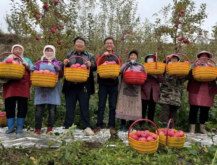 小伙伦敦腔给土特产开“发布会”