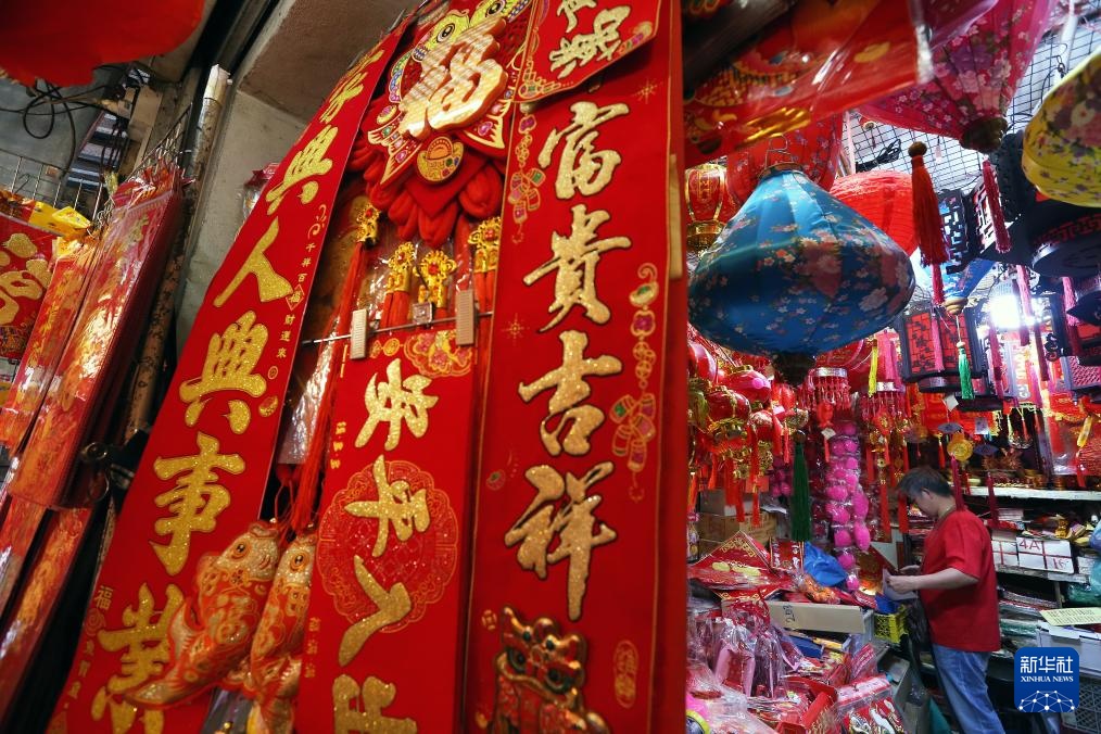 曼谷唐人街：选购新春装饰