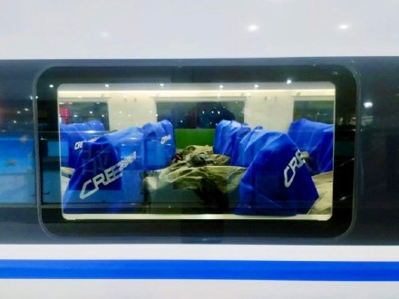 生鲜水果、香肠腊肉……高铁送年货“到家” 生鲜水果、香肠腊肉……高铁送年货“到家”