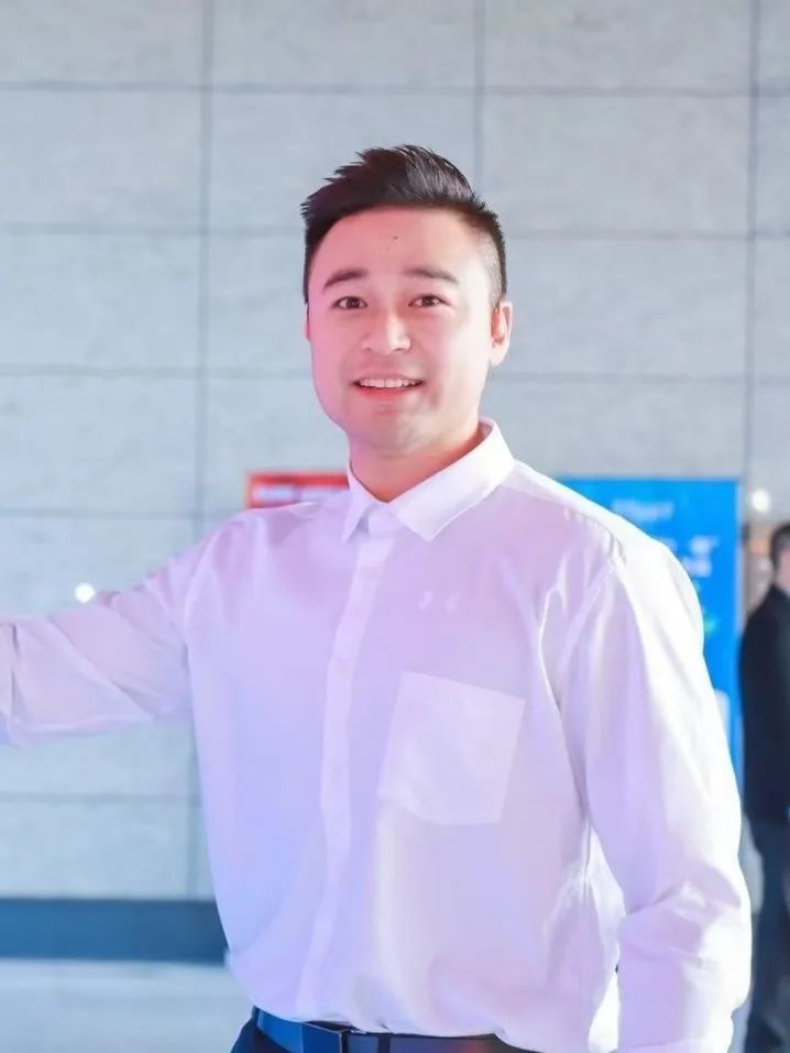 一个多月减48斤!31岁武汉医生拿下全国健美冠军 一个多月减48斤!31岁武汉医生拿下全国健美冠军