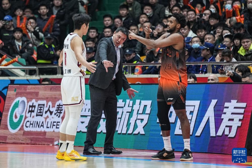 CBA常规赛:山东高速胜浙江稠州金租 CBA常规赛:山东高速胜浙江稠州金租