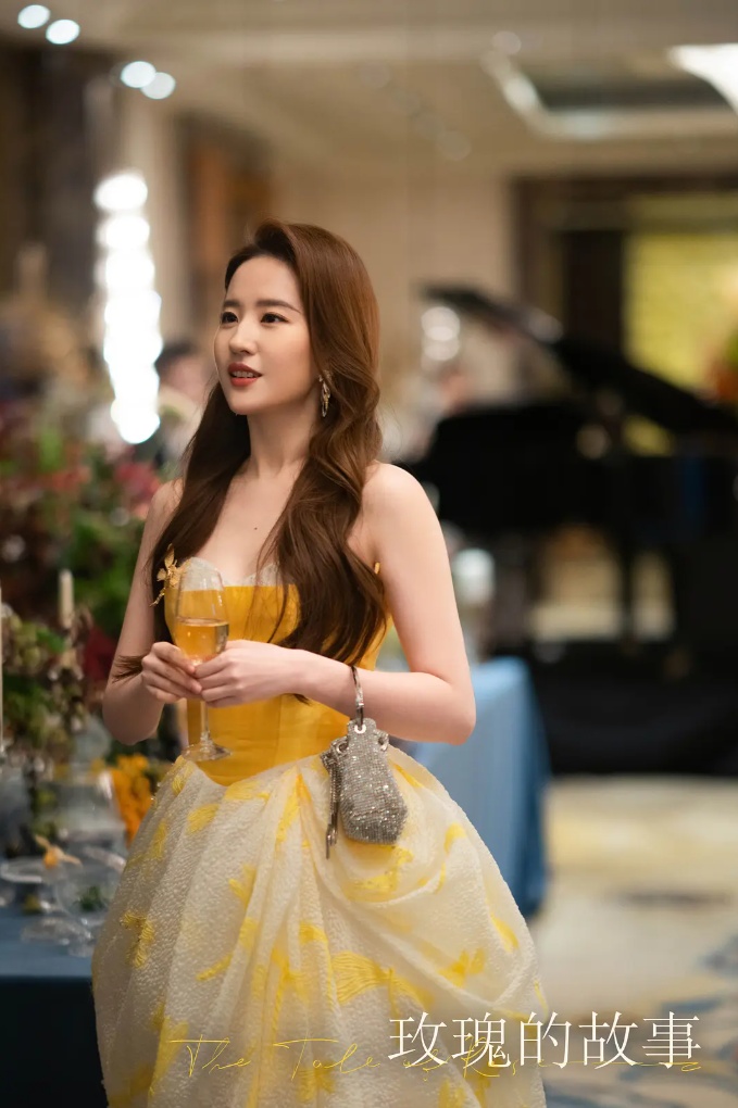 “刘亦菲同款”爆火!需求量激增,等到深夜也没号了... “刘亦菲同款”爆火!需求量激增,等到深夜也没号了...